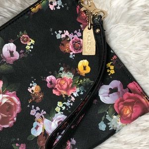 NWOT 🌺 Aldo Wristlet 🌺🌼🌸🌺 Black & Floral